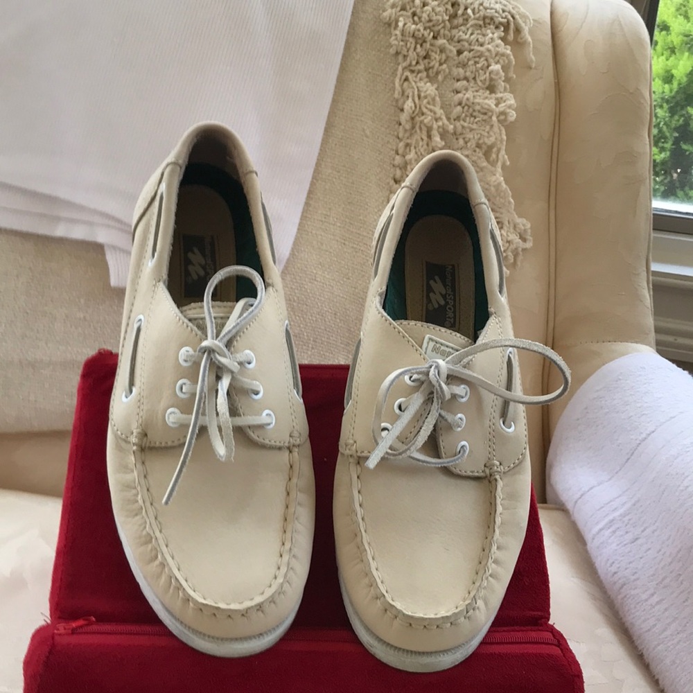 Natural sport deck shoes. Like new!!
